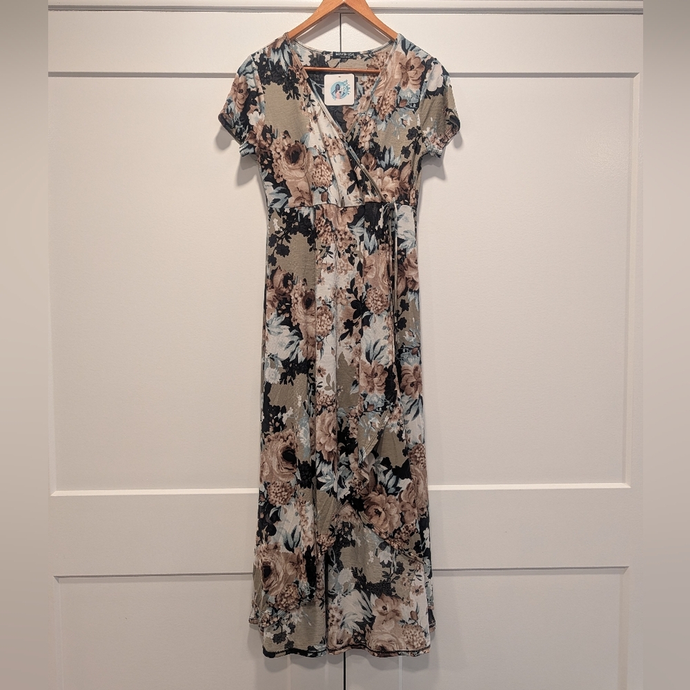 HEIMISH USA Mocha Floral Peint Wrap Maxi Dress Size Small - Picture 2 of 8